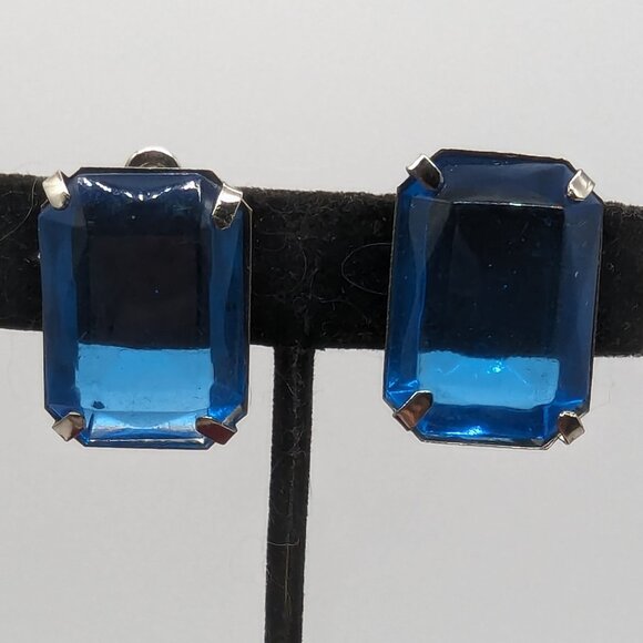 NWOT Pierced Rich Blue Earrings on Silvertone - Picture 1 of 3